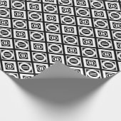 白黒の等号ジオメトリパターン ラッピングペーパー (角)