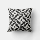 白黒の繰り返しモチーフ |シーホースのパターン クッション (裏面)