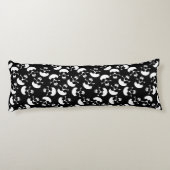 白黒の繰り返しモチーフ |スカルパターン ボディピロー (裏面)