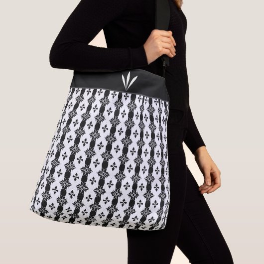 白黒の美しい幾何学的パターン クロスボディバッグ (クローズアップ)