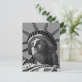 白黒の自由の女神クローズアップ写真 ポストカード (スタンド正面)