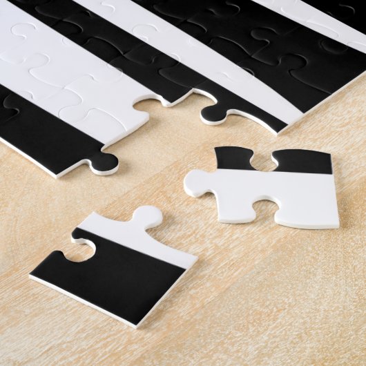 白黒の色のトレース付き森 ジグソーパズル (側面)