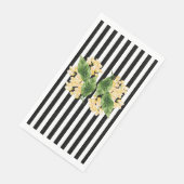 白黒の花に黄色の花を付けストライプる (コーナー)