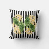 白黒の花に黄色の花を付けストライプる クッション (正面)