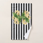 白黒の花に黄色の花を付けストライプる バスタオルセット (ハンドタオル)