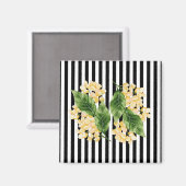 白黒の花に黄色の花を付けストライプる マグネット (正面/裏面)