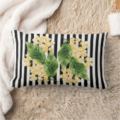 白黒の花に黄色の花を付けストライプる ランバークッション (ブランケット)