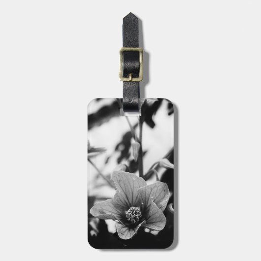 白黒の花の写真 ラゲッジタグ (正面縦)