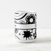 白黒の花、リングや輪、スプラッシュパターン コーヒーマグカップ (中央)