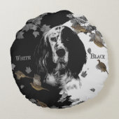 白黒の英語のセッター ラウンドクッション (裏面)