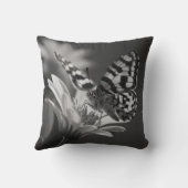 白黒の蝶 クッション (裏面)