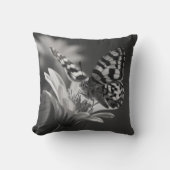 白黒の蝶 クッション (正面)