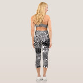 白黒の装飾ハートパターン カプリレギンス (裏面)