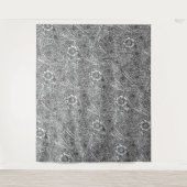 白黒の複雑なフローラデザイン タペストリー (正面)