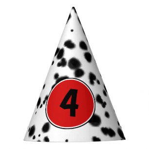 白黒の赤いダルマチア人は誕生会に斑点を付けます パーティーハット