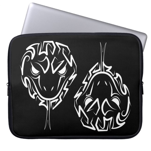 白黒の部族のヘビ ラップトップスリーブ (正面)