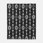 白黒の部族の幾何学的パターン フリースブランケット (正面)