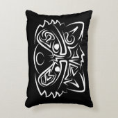 白黒の部族アライグマ アクセントクッション (正面(垂直))