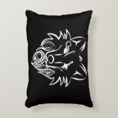白黒の部族オオカミ アクセントクッション (正面(垂直))