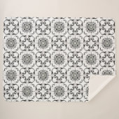 白黒の部族パターモダンン シェルパブランケット (正面(横))