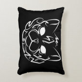 白黒の部族猫 アクセントクッション (正面(垂直))