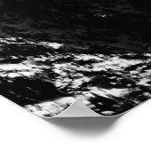 白黒の長時間露光で撮影した山の上の雲 ポスター (角)
