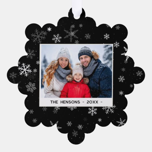 白黒の雪片メリークリスマスフォト オーナメントカード (裏面)
