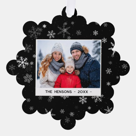 白黒の雪片メリークリスマスフォト オーナメントカード (正面)