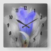 白黒の青いゲンチアンの花 スクエア壁時計 (正面)