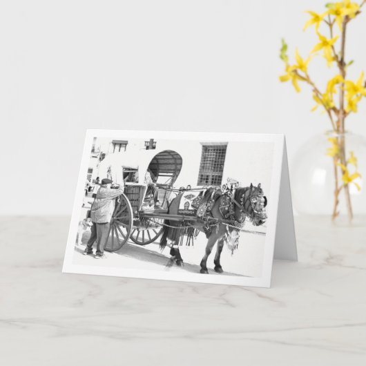 白黒の馬とヴィンテージカートポートレート カード (黄色い花)