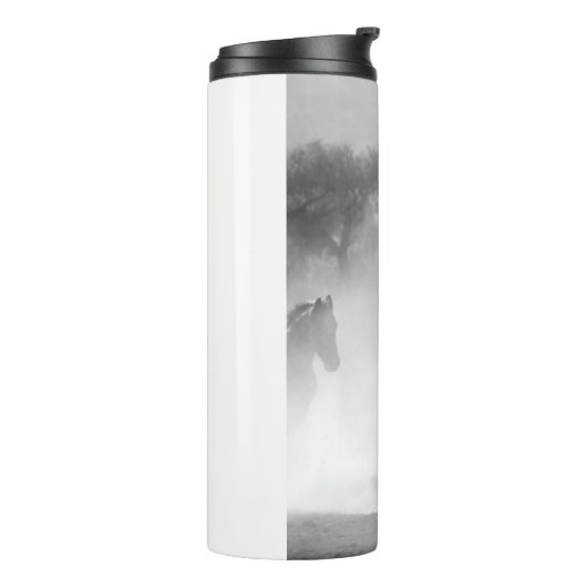 白黒の馬ランニングの写真アートワーク タンブラー (回転左)