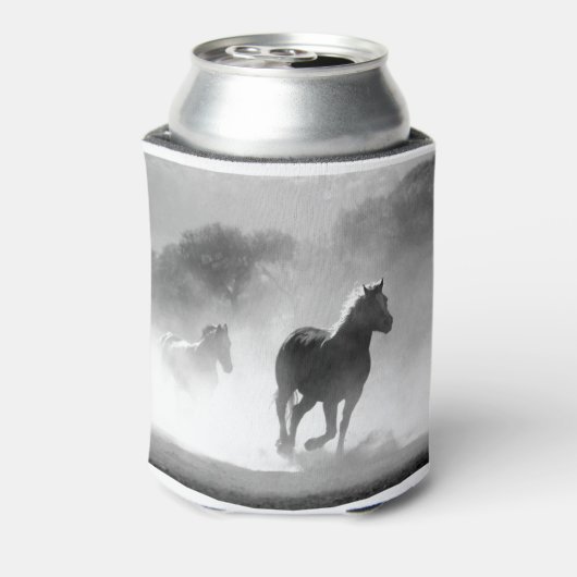 白黒の馬ランニングの写真アートワーク 缶クーラー (缶裏面)