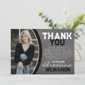 白黒の黒板の卒業サンキューカード 招待状 (スタンド正面)