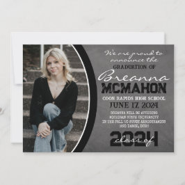 白黒の黒板の卒業発表 招待状