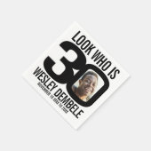 白黒の30歳の誕生日の写真は誰か スタンダードカクテルナプキン (角)