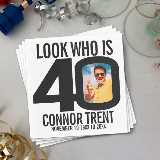 白黒の40歳の誕生日の写真は誰か スタンダードカクテルナプキン