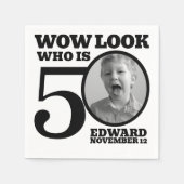 白黒の50歳の誕生日の写真は誰か スタンダードカクテルナプキン (正面)