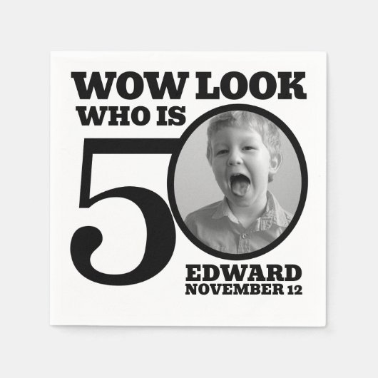 白黒の50歳の誕生日の写真は誰か スタンダードカクテルナプキン (正面)