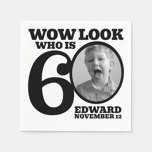 白黒の60歳の誕生日の写真は誰か スタンダードカクテルナプキン (正面)