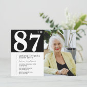 白黒の87歳の誕生日招待状 写真 招待状 (スタンド正面)