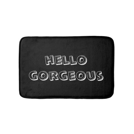 白黒の「ハローゴージャス」ブラシレターテーマ バスマット (正面)