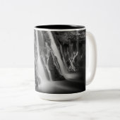 白黒のBurneyの滝 ツートーンマグカップ (正面右)