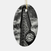 白黒のFlatironの建物そして時計 セラミックオーナメント (右)
