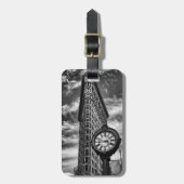 白黒のFlatironの建物そして時計 ラゲッジタグ (正面縦)