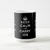 白黒のKeep Calm and Carry Onのマグ コーヒーマグカップ (中央)