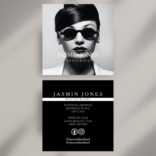 白黒はっきりしたソーシャルメディア写真 スクエア名刺