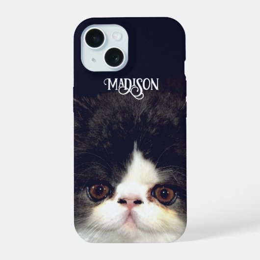 白黒ふわふわの子猫 iPhone 15ケース (裏面)
