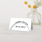 白黒アーチ及びタイポグラフィミニマル結婚リスト プレイスカード (裏面)