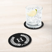 白黒ウィートローレルリースイニシャルモノグラム ラウンドペーパーコースター (インサイチュ)
