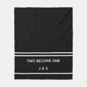 白黒エレガントの新婚イニシャル フリースブランケット (正面)